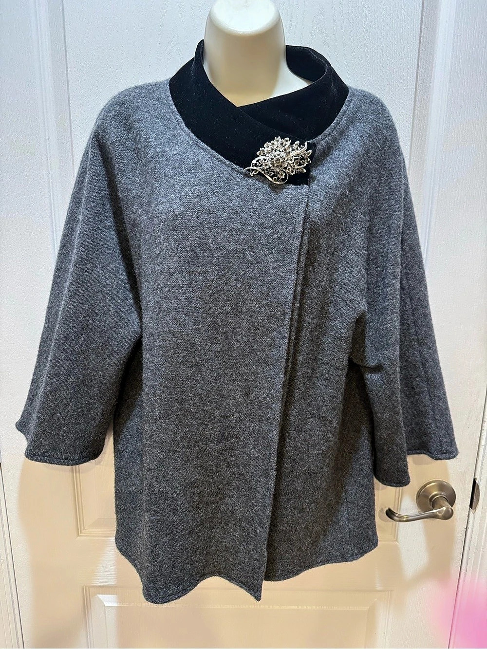 Beautiful JM Collection Gray Wool Cape Coat Size Large